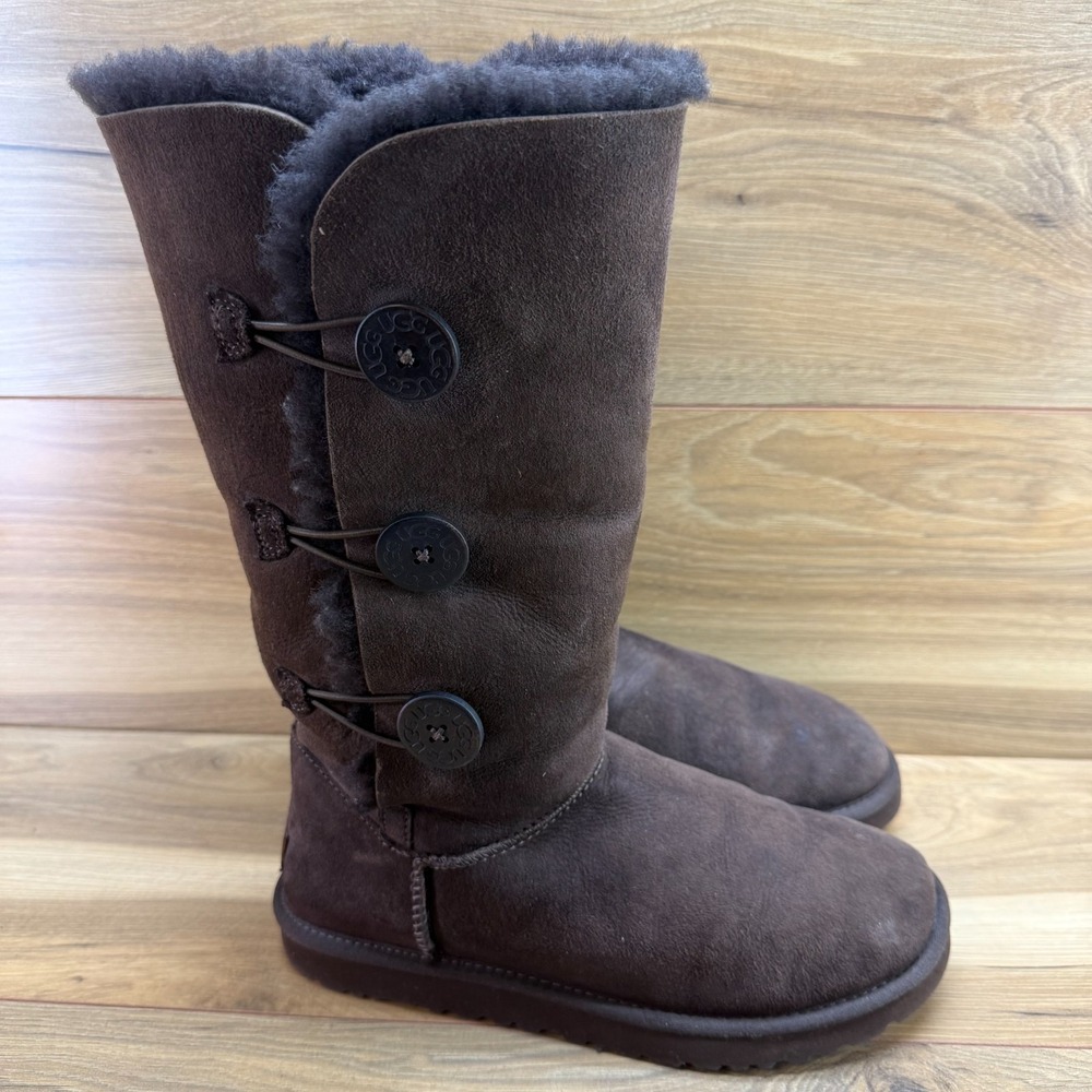 UGG Bailey Button Tall Boots Womens 9 Dark Brown Suede Shearling Fur Lined Cozy